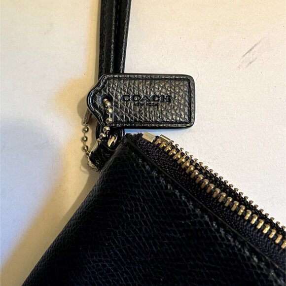 COACH Black Pebbled Leather Corner Zip Wristlet Soho New York Minimalist Luxury - Picture 8 of 9